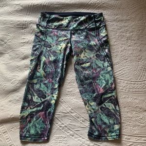 Lulu lemon athletica floral crop leggings size 6